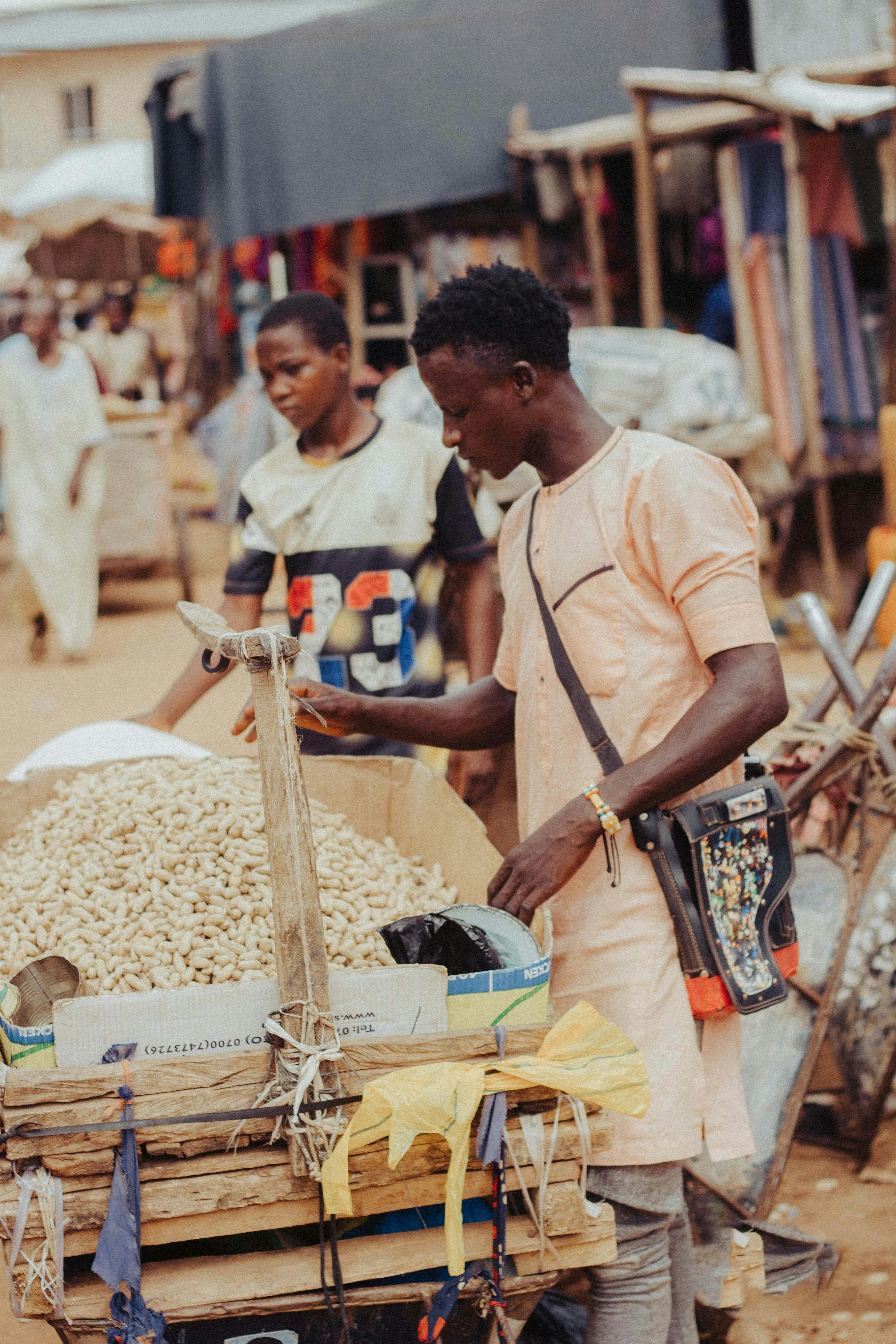 Équipe MIGUU en activité commerciale en RDC